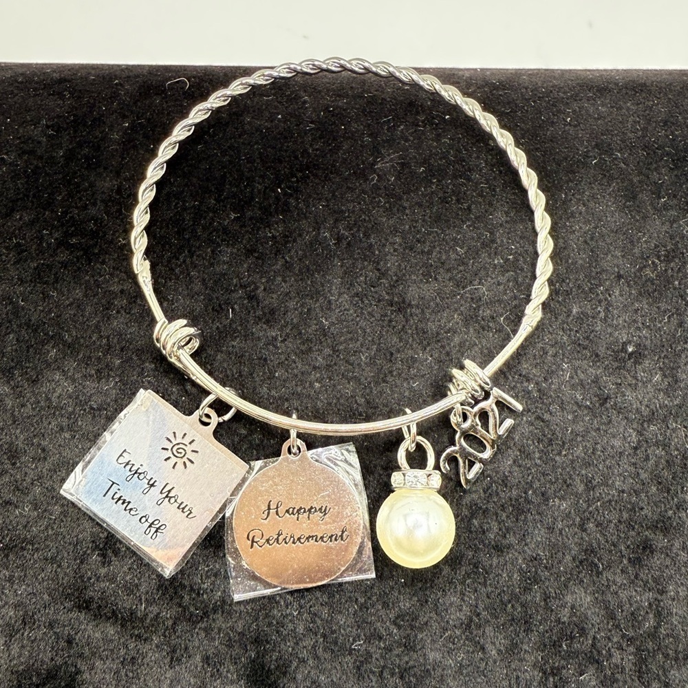 New Happy Retirement Charm Bracelet – Adjustable Silver Bangle with Charms